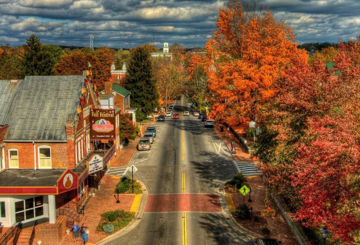 Downtown Abingdon, Virginia street with fall trees