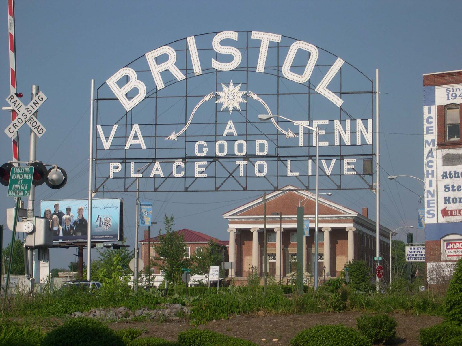 Bristol Virginia Tennessee welcome sign over State Street