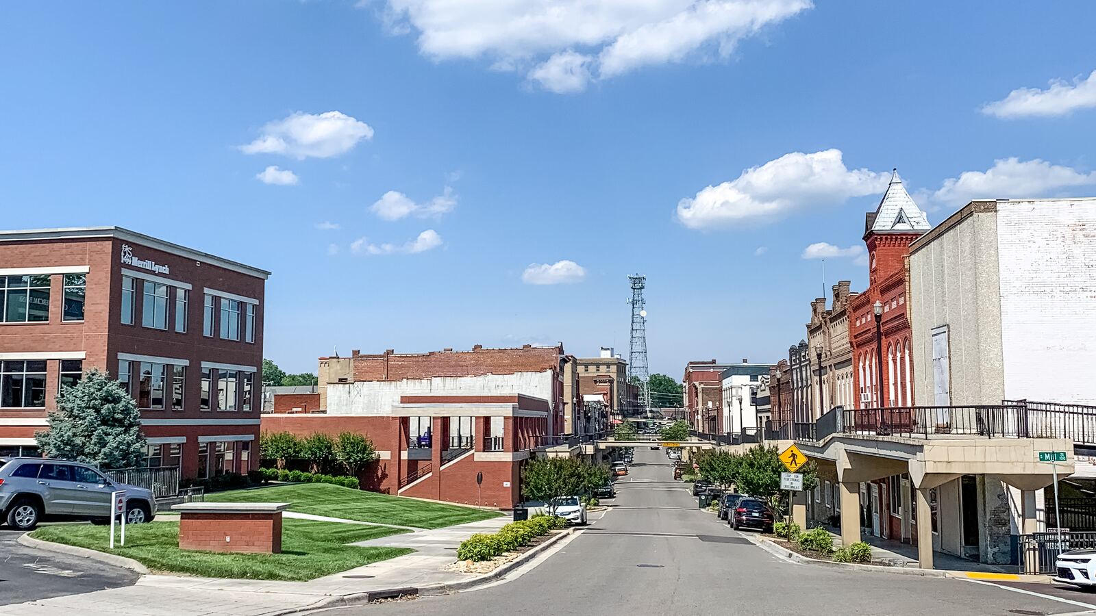 Downtown Morristown, Tennessee street with historic brick buildings